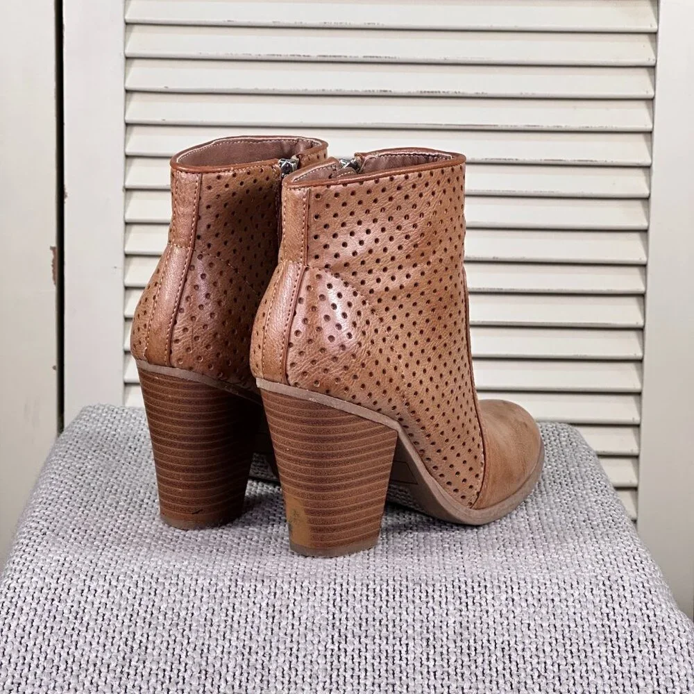Charming Charlie Tan Brown Vegan Leather Perforated Ankle Boots‎ Botties Size 6
